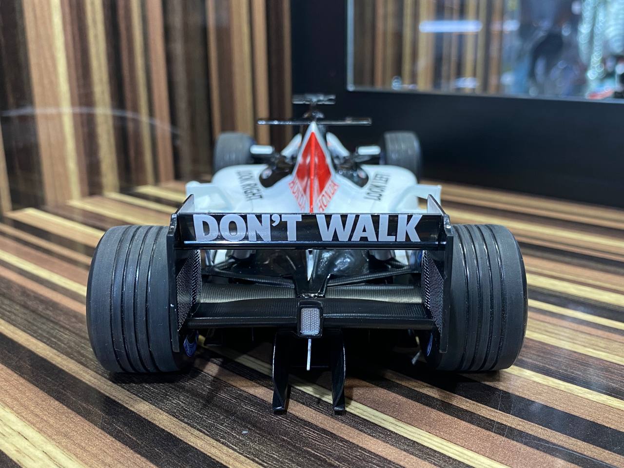 Honda B-A-R Präsentation #4 T. sato 2005 by Minichamps [1/18 Diecast White & Red]