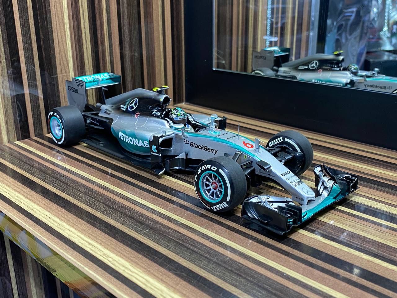 Mercedes Benz AMG  Petronas F1 F1 W06 HYBRID #6 N. Rosberg 2015 by Minichamps [1/18 Diecast Silver]