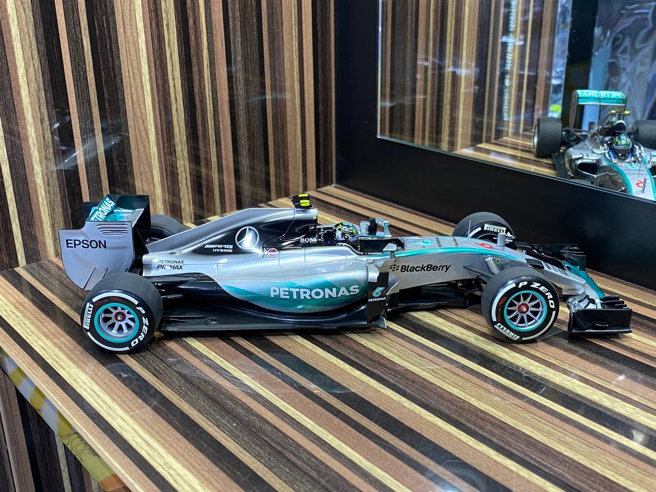 Mercedes Benz AMG  Petronas F1 F1 W06 HYBRID #6 N. Rosberg 2015 by Minichamps [1/18 Diecast Silver]