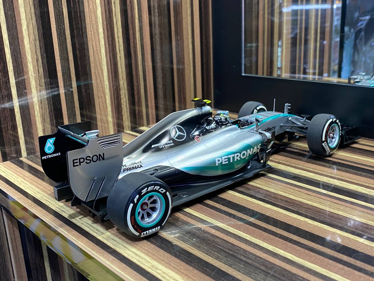 Mercedes Benz AMG  Petronas F1 F1 W06 HYBRID #6 N. Rosberg 2015 by Minichamps [1/18 Diecast Silver]