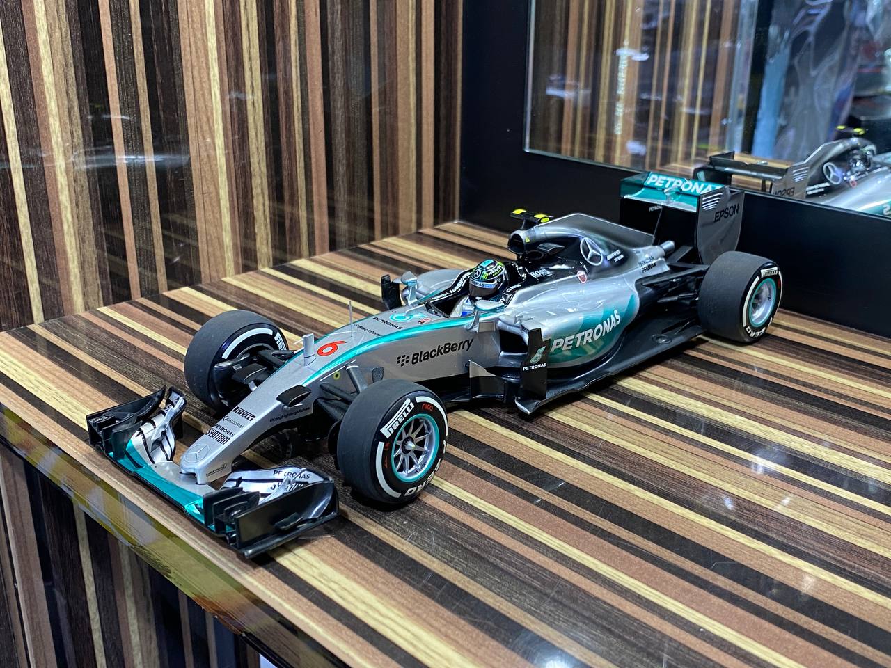 Mercedes Benz AMG  Petronas F1 F1 W06 HYBRID #6 N. Rosberg 2015 by Minichamps [1/18 Diecast Silver]