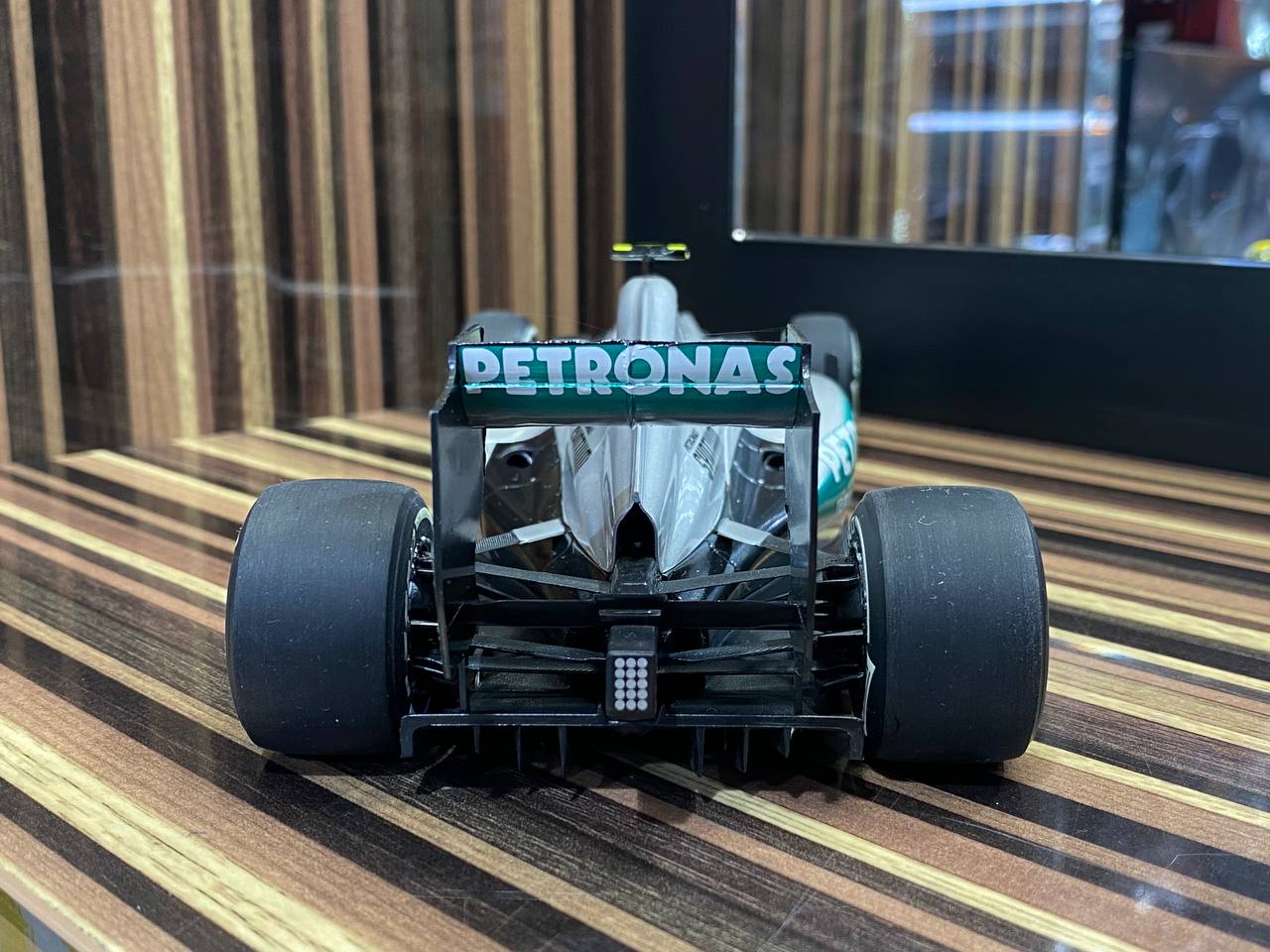 Mercedes Benz AMG Petronas F1 W03 #8 N. Rosberg 2012 by Minichamps [1/18 Diecast Silver]