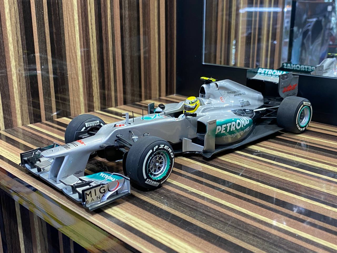 Mercedes Benz AMG Petronas F1 W03 #8 N. Rosberg 2012 by Minichamps [1/18 Diecast Silver]