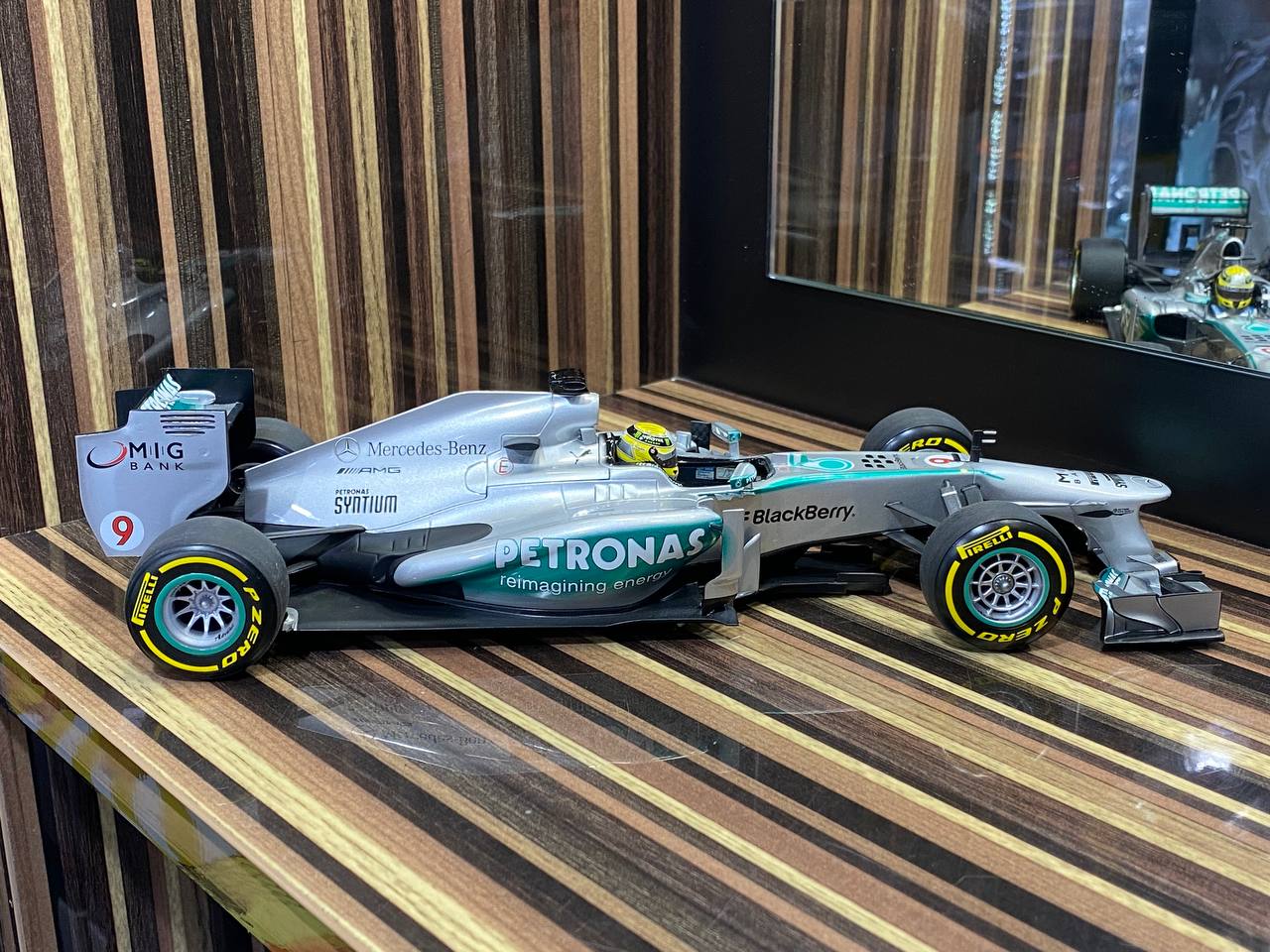 Mercedes Benz AMG  Petronas F1 F1 W04 #6 N. Rosberg 2013 by Minichamps [1/18 Diecast Silver]