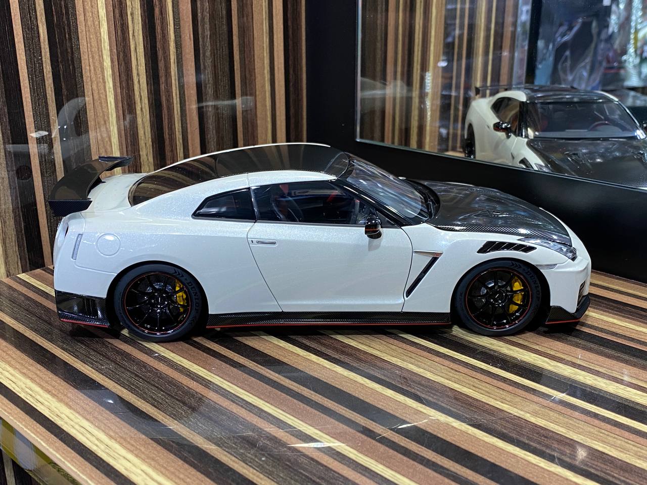 AutoArt Nissan GT-R R35 NISMO Special Edition [ 1/18 White ]