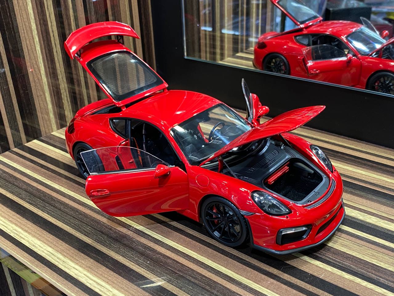Porsche Cayman GT4 Schuco [1/18 Diecast Red]