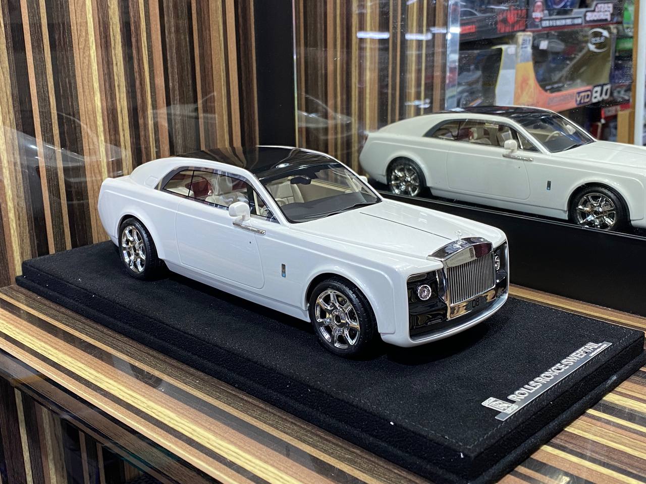 AutoBarn Models Rolls-Royce SWEPTAIL - 1/18 Resin Model, Pearl White|Sold in Dturman.com Dubai UAE.
