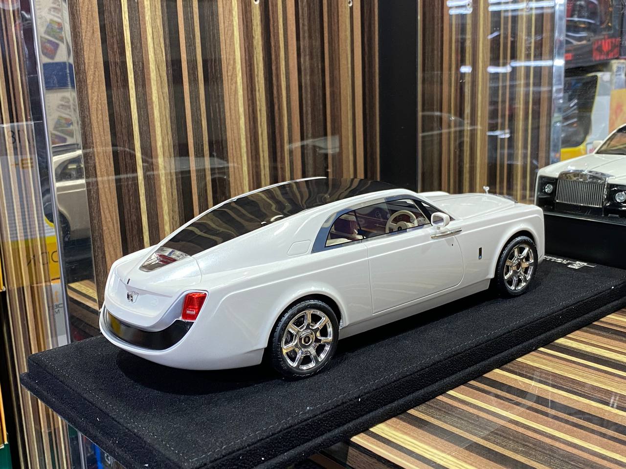 AutoBarn Models Rolls-Royce SWEPTAIL - 1/18 Resin Model, Pearl White|Sold in Dturman.com Dubai UAE.