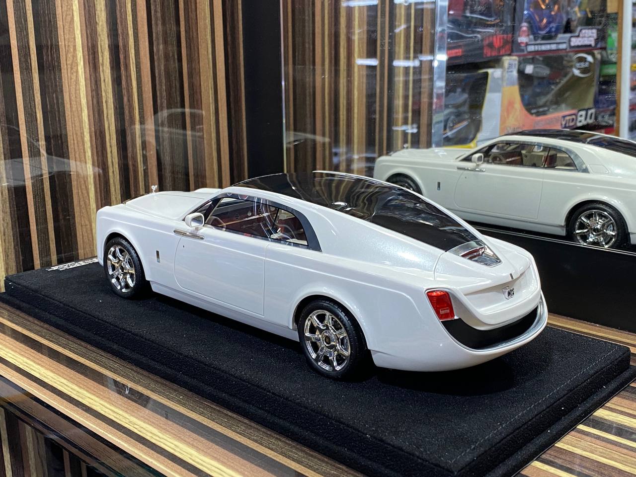 AutoBarn Models Rolls-Royce SWEPTAIL - 1/18 Resin Model, Pearl White|Sold in Dturman.com Dubai UAE.