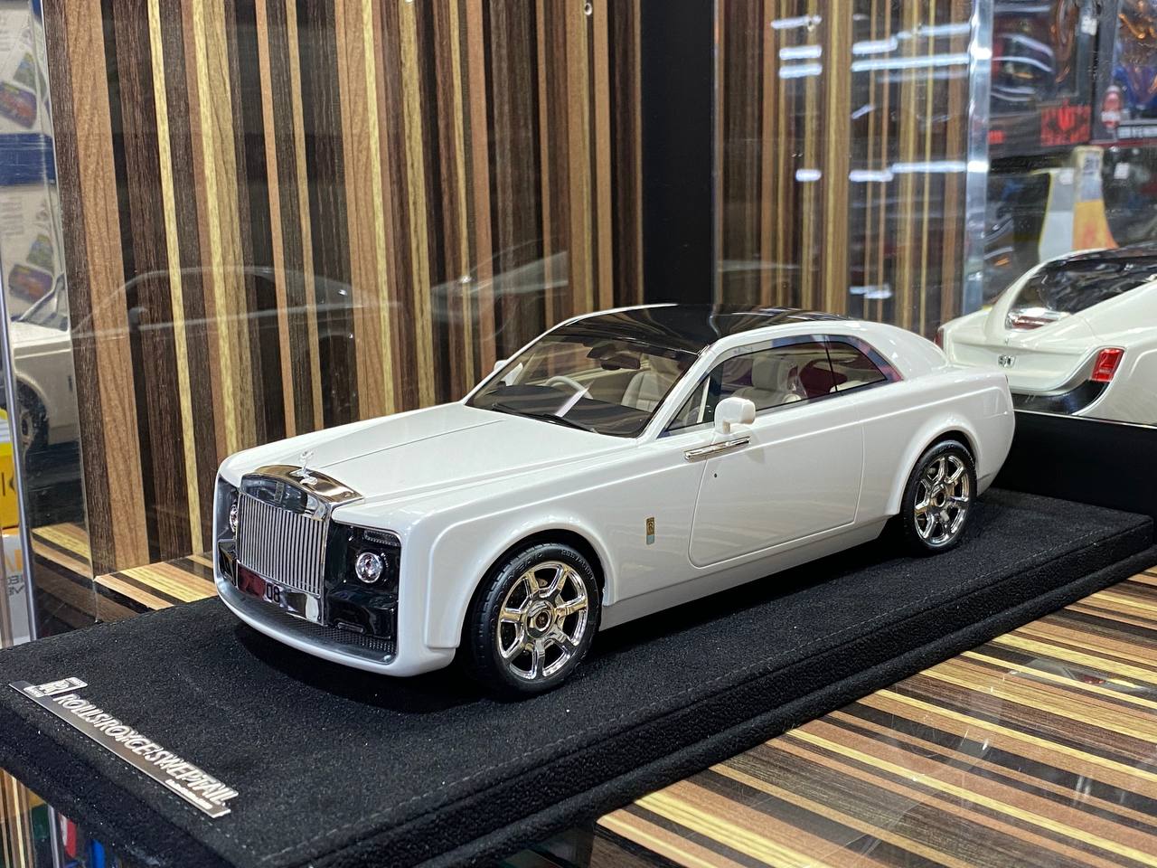 AutoBarn Models Rolls-Royce SWEPTAIL - 1/18 Resin Model, Pearl White|Sold in Dturman.com Dubai UAE.