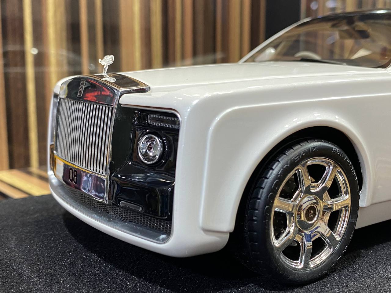 AutoBarn Models Rolls-Royce SWEPTAIL - 1/18 Resin Model, Pearl White|Sold in Dturman.com Dubai UAE.