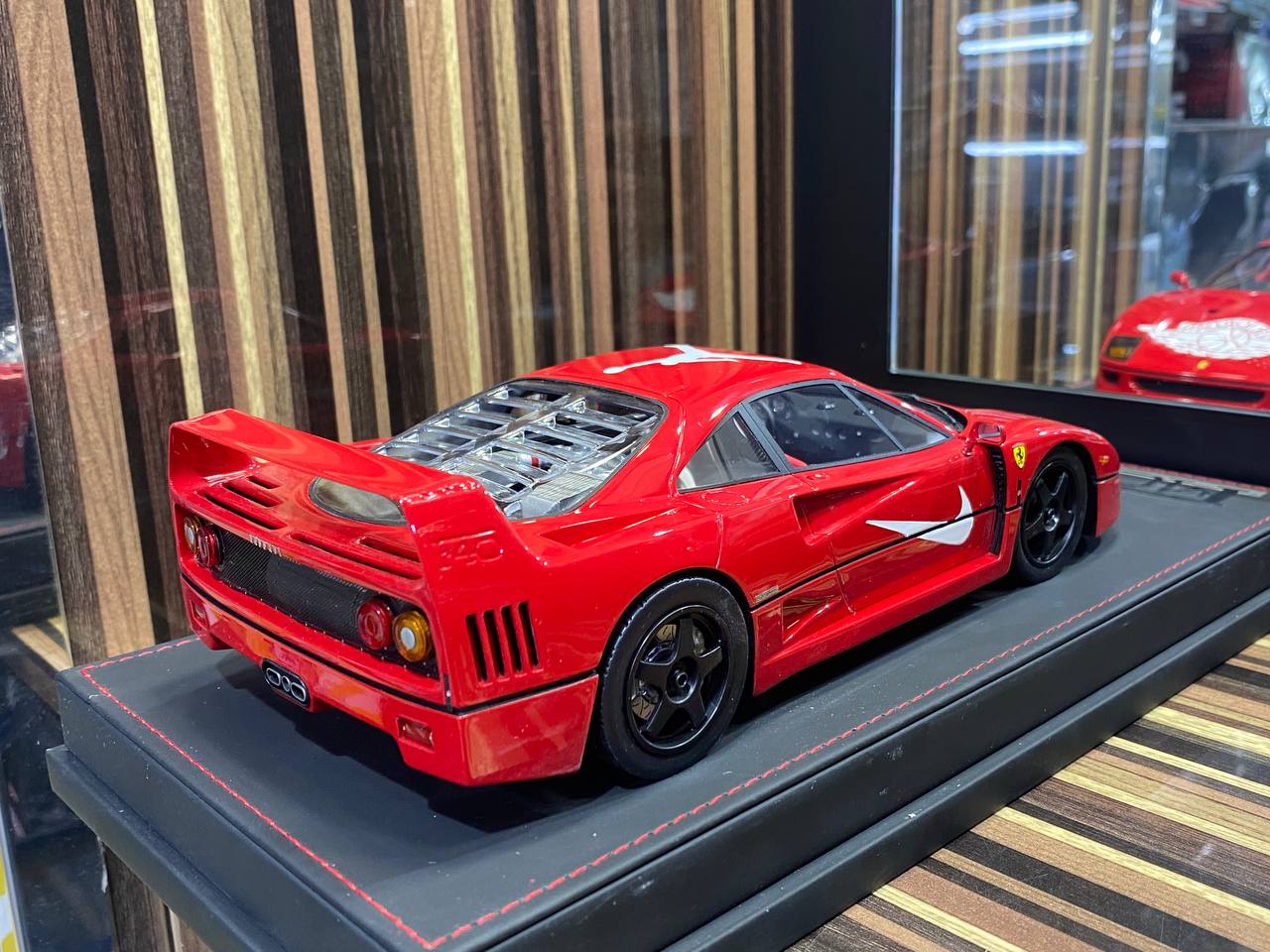Auto Barn Ferrari F40 Made by Amano - 1/18 Resin Model, Red
