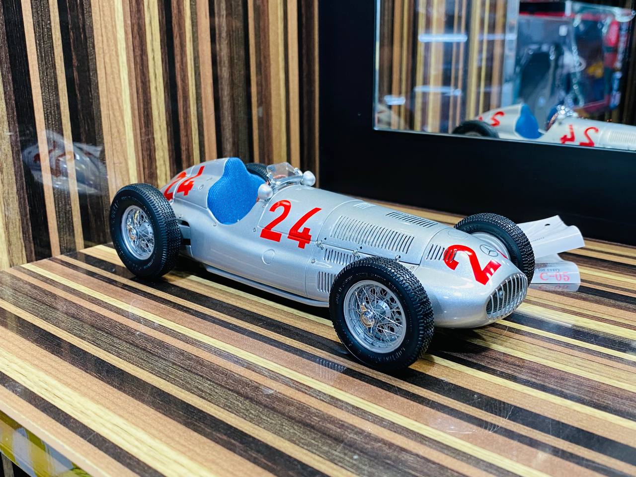 CMC Mercedes Benz W165 Tripolis 1939 #24 [1/18 Diecast Silver