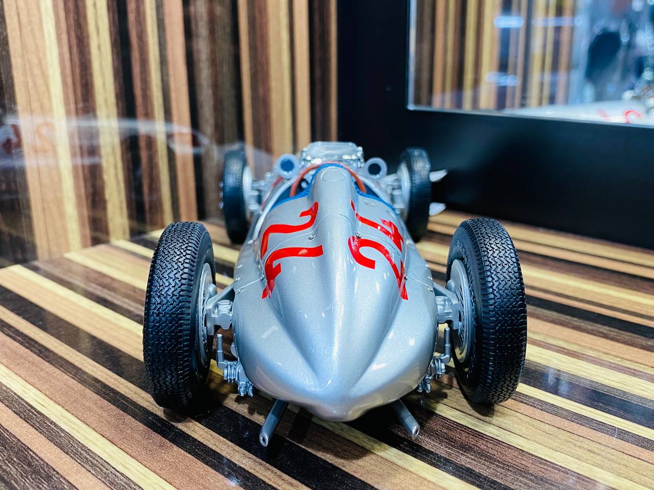 CMC Mercedes Benz W165 Tripolis 1939 #24 [1/18 Diecast Silver