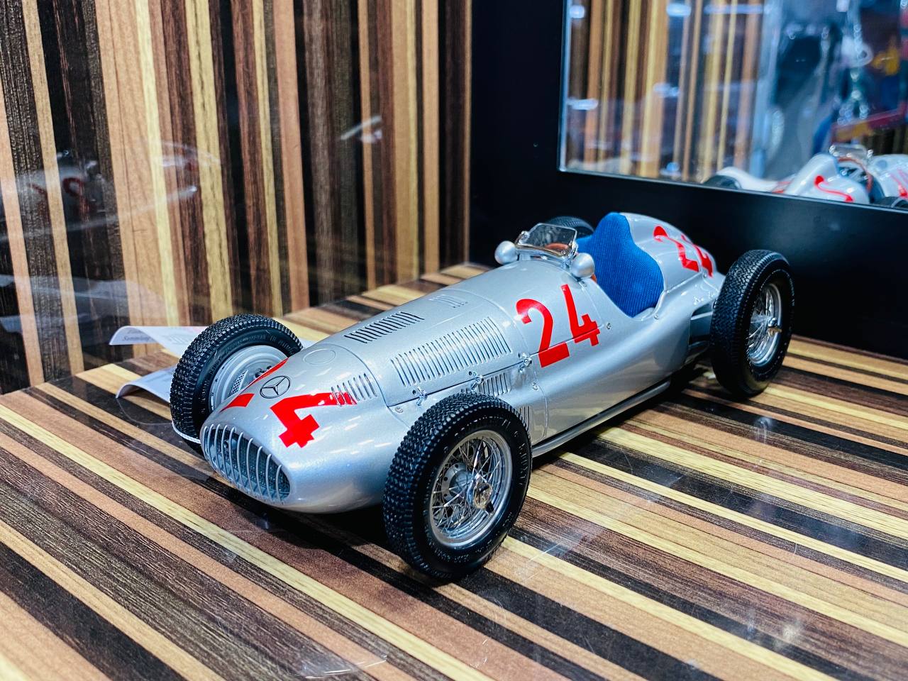 CMC Mercedes Benz W165 Tripolis 1939 #24 [1/18 Diecast Silver