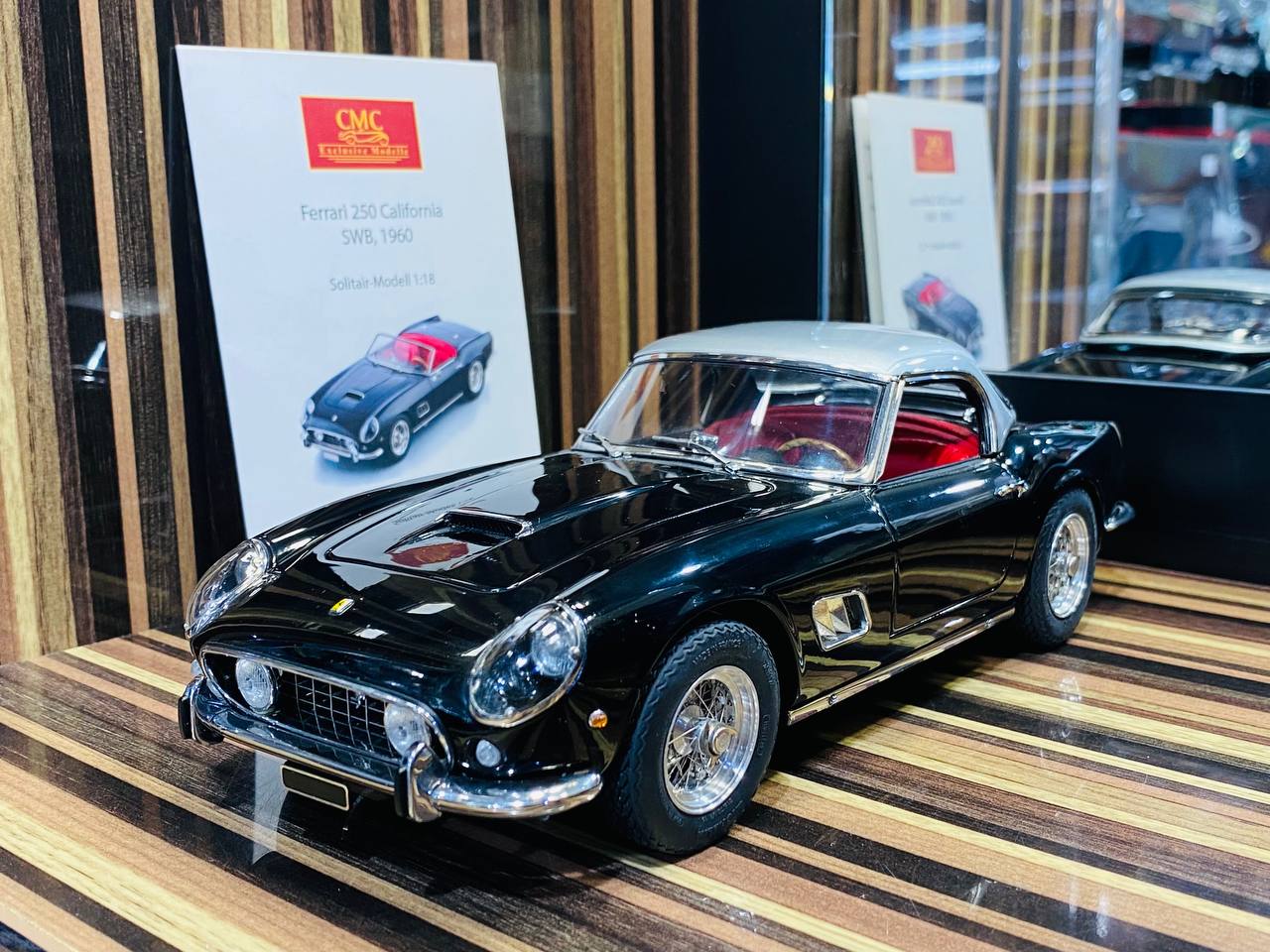 CMC Ferrari 250 California SWB, 1960 Schwarz [1/18 Black Diecast]