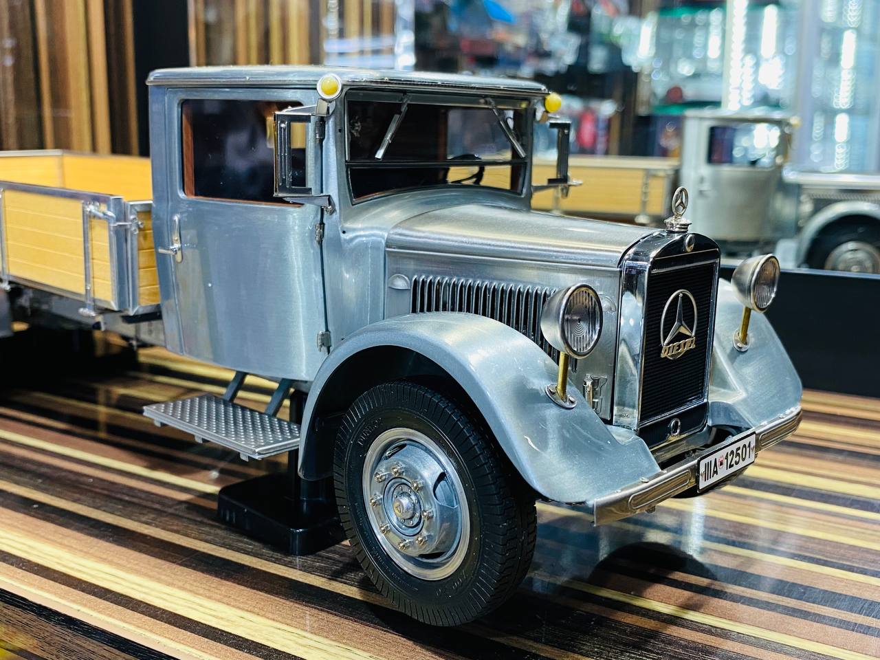自動車 CMC1/18 MERCEDES-BENZ LO 2750 CMC Mercedes-Benz Lo 2750 Truck with tarpaulin, 1933-1936 - CMC