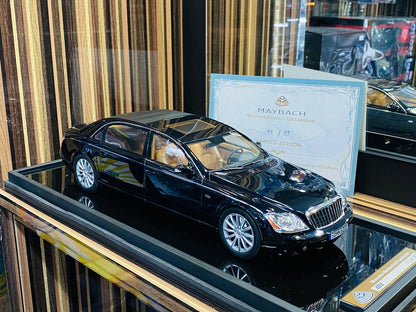 1/18 Resin Motor Helix Mercedes Benz Maybach 62S Landaulet - Metallic Black (Limited Edition)