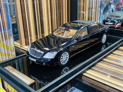 1/18 Resin Motor Helix Mercedes Benz Maybach 62S Landaulet - Metallic Black (Limited Edition)