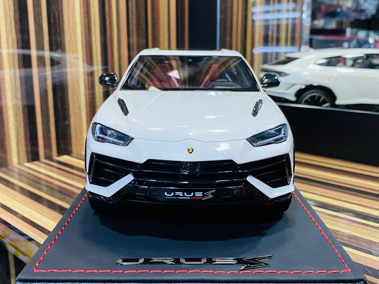1/18 MR Collection Models Lamborghini URUS S Resin Model - Balloon White | Limited Edition