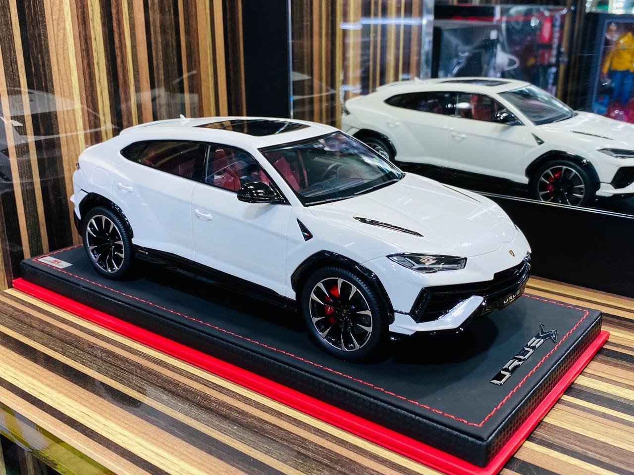 1/18 MR Collection Models Lamborghini URUS S Resin Model - Balloon White | Limited Edition