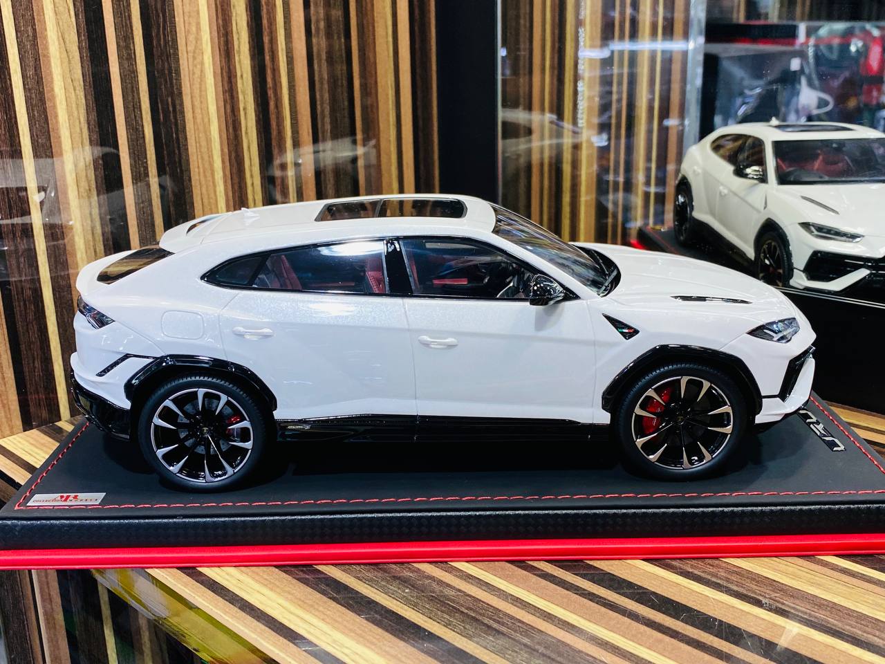 1/18 MR Collection Models Lamborghini URUS S Resin Model - Balloon White | Limited Edition