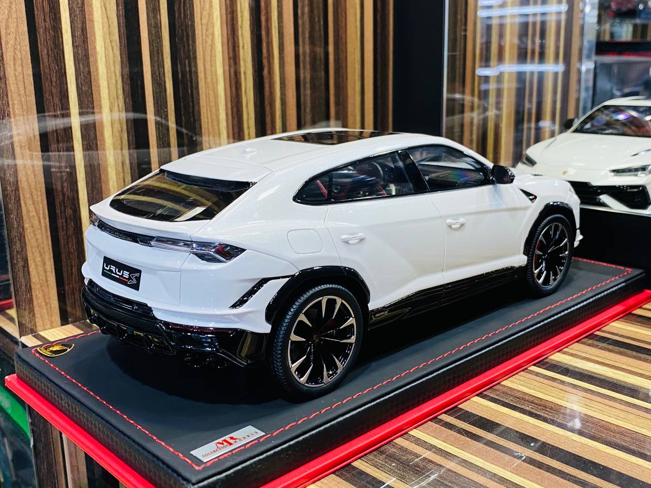 1/18 MR Collection Models Lamborghini URUS S Resin Model - Balloon White | Limited Edition