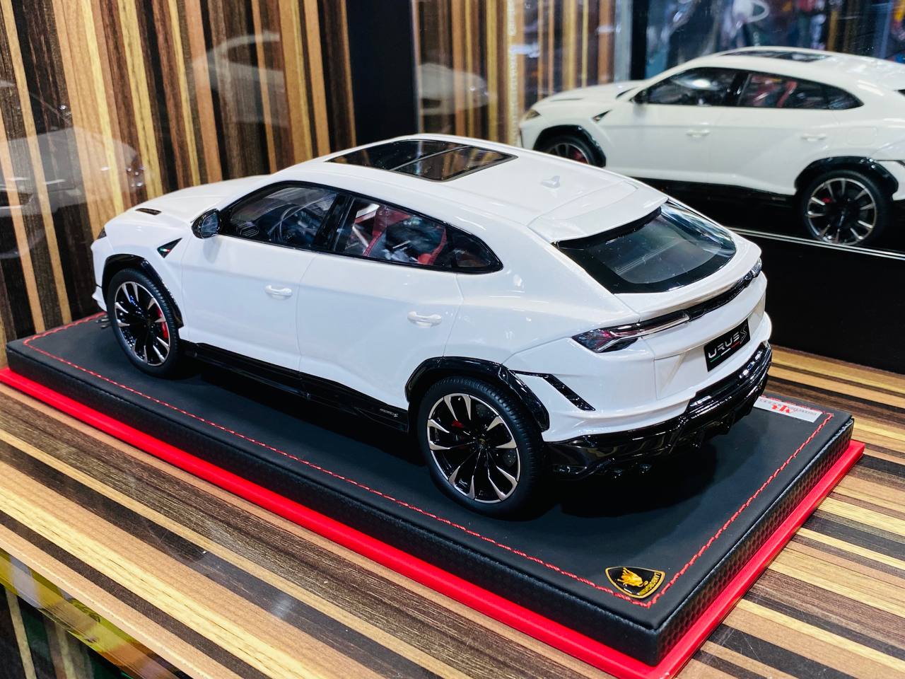 1/18 MR Collection Models Lamborghini URUS S Resin Model - Balloon White | Limited Edition