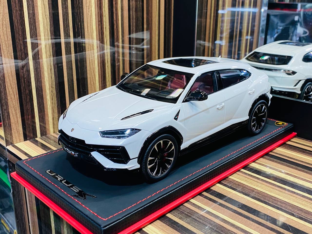 1/18 MR Collection Models Lamborghini URUS S Resin Model - Balloon White | Limited Edition