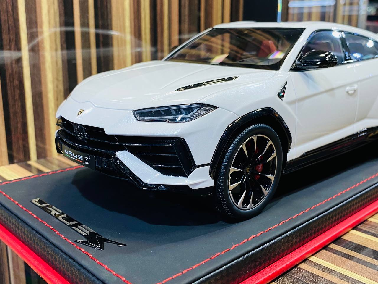1/18 MR Collection Models Lamborghini URUS S Resin Model - Balloon White | Limited Edition