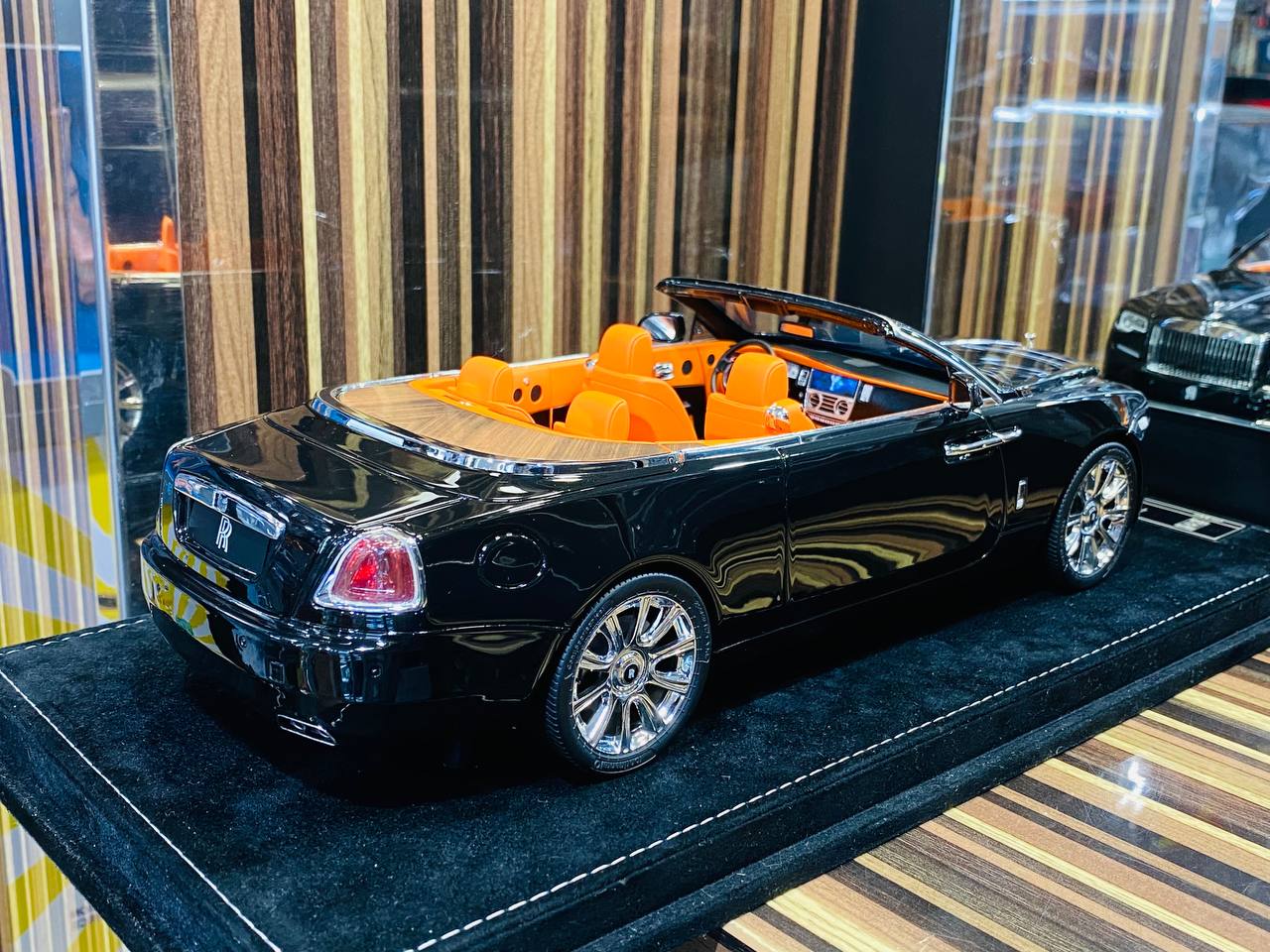 1/18 HH Rolls Royce Dawn Resin Model - Diamond Black | Limited Edition