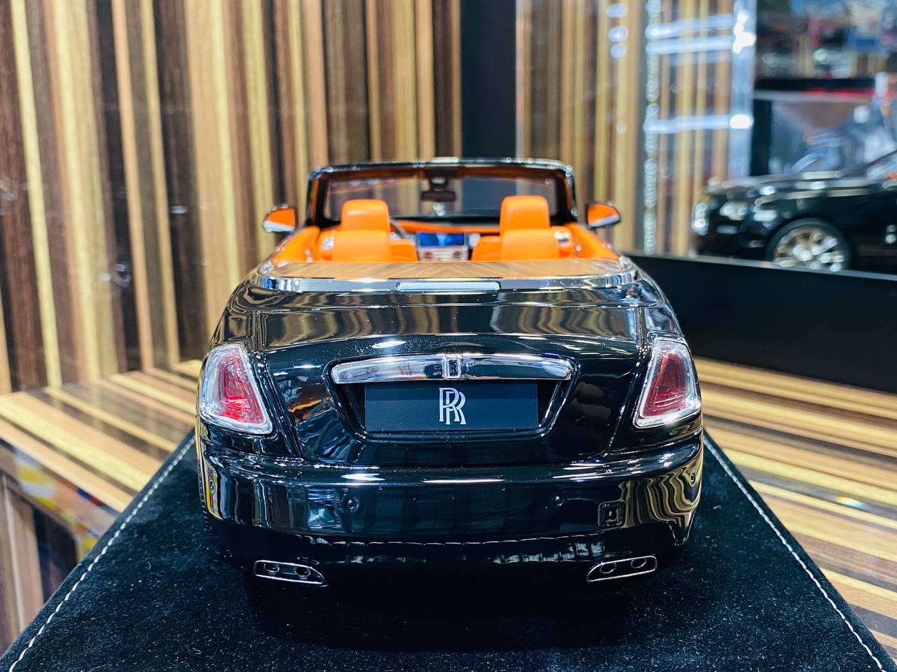 1/18 HH Rolls Royce Dawn Resin Model - Diamond Black | Limited Edition