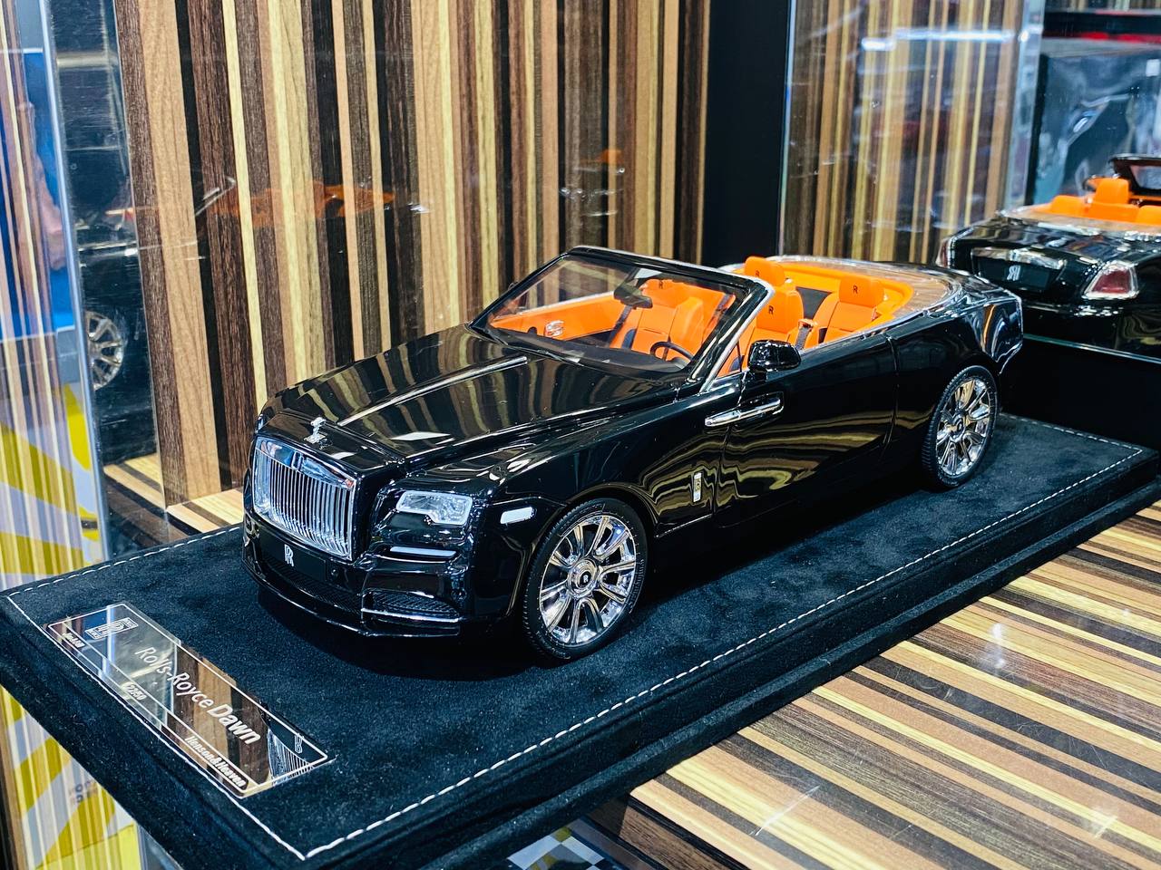 1/18 HH Rolls Royce Dawn Resin Model - Diamond Black | Limited Edition