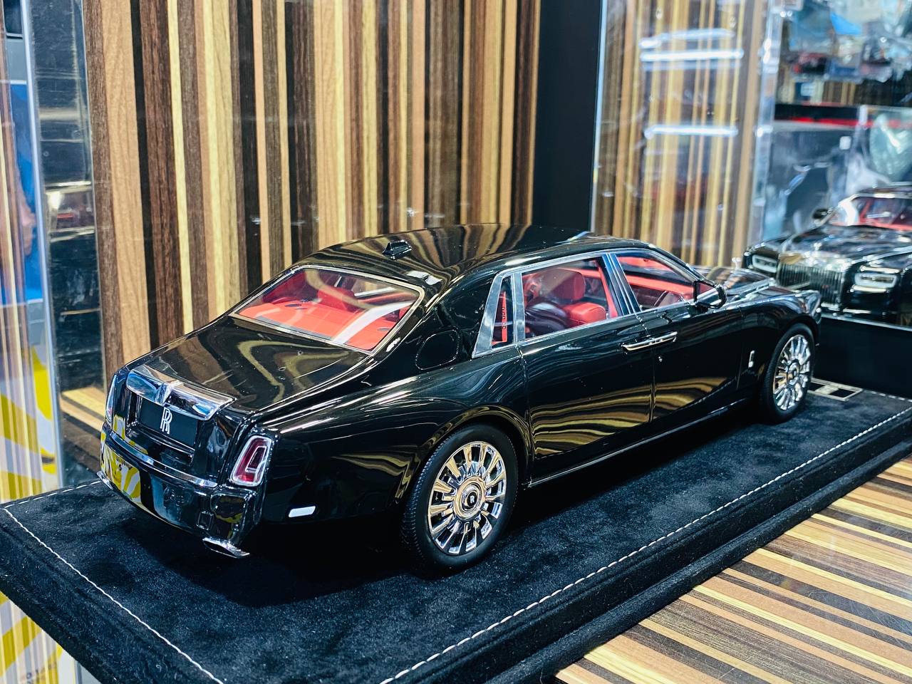 HH Rolls Royce Phantom Extended Wheelbase Resin Model - Diamond Black | Limited Edition