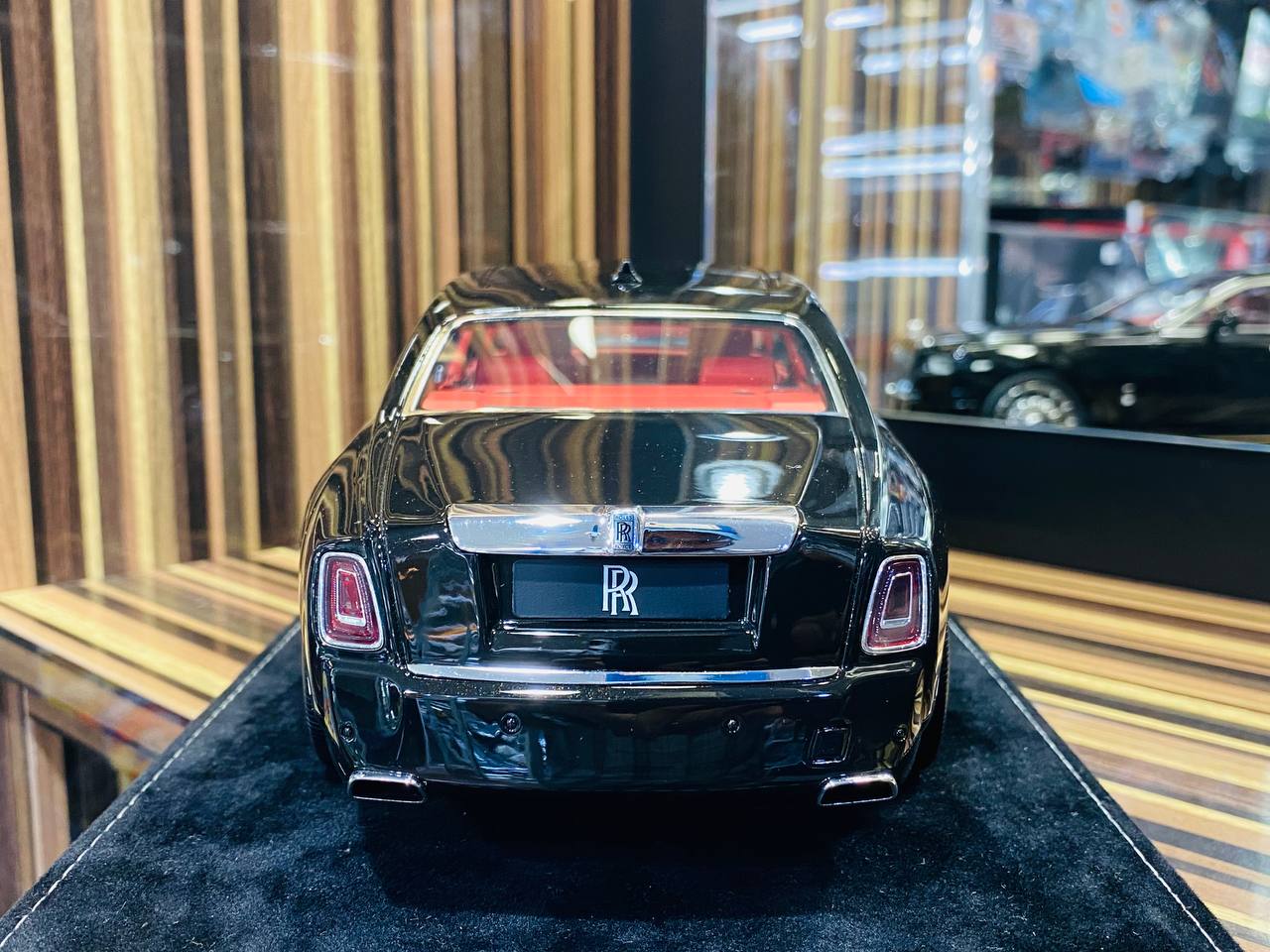 HH Rolls Royce Phantom Extended Wheelbase Resin Model - Diamond Black | Limited Edition