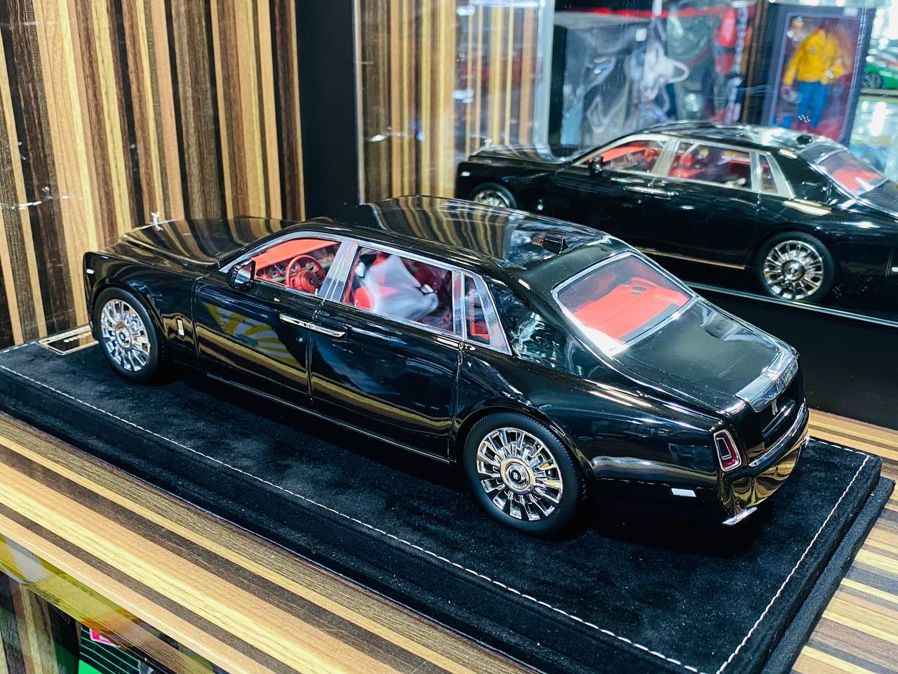 HH Rolls Royce Phantom Extended Wheelbase Resin Model - Diamond Black | Limited Edition