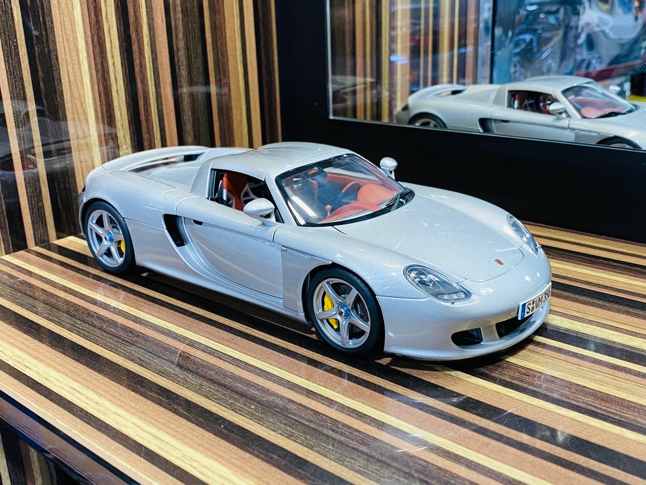 AutoArt Porsche Carrera GT Diecast Model Car - [1/18 Silver | All Opening]