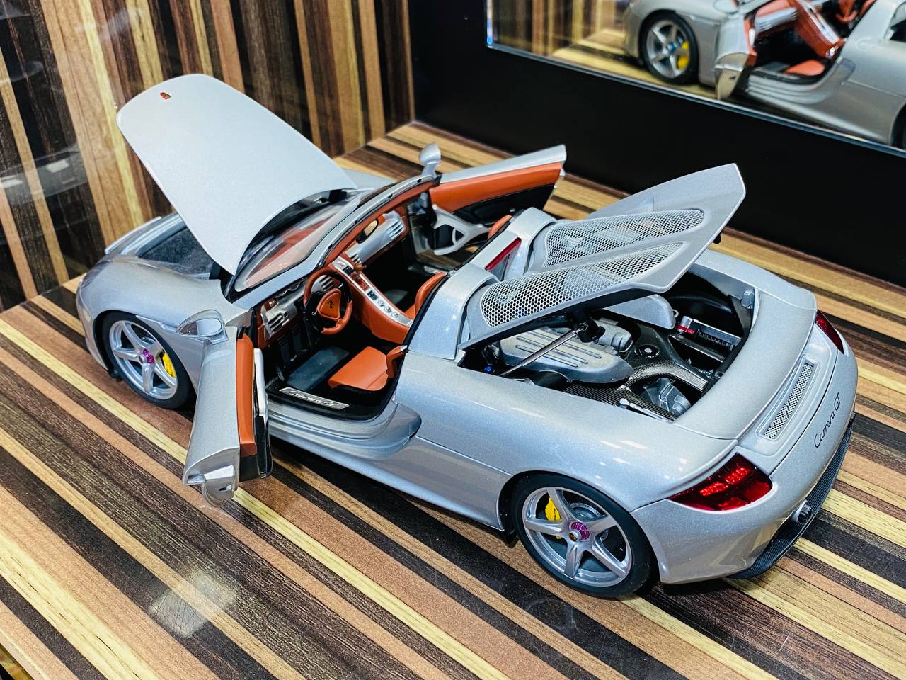 AutoArt Porsche Carrera GT Diecast Model Car - [1/18 Silver | All Opening]