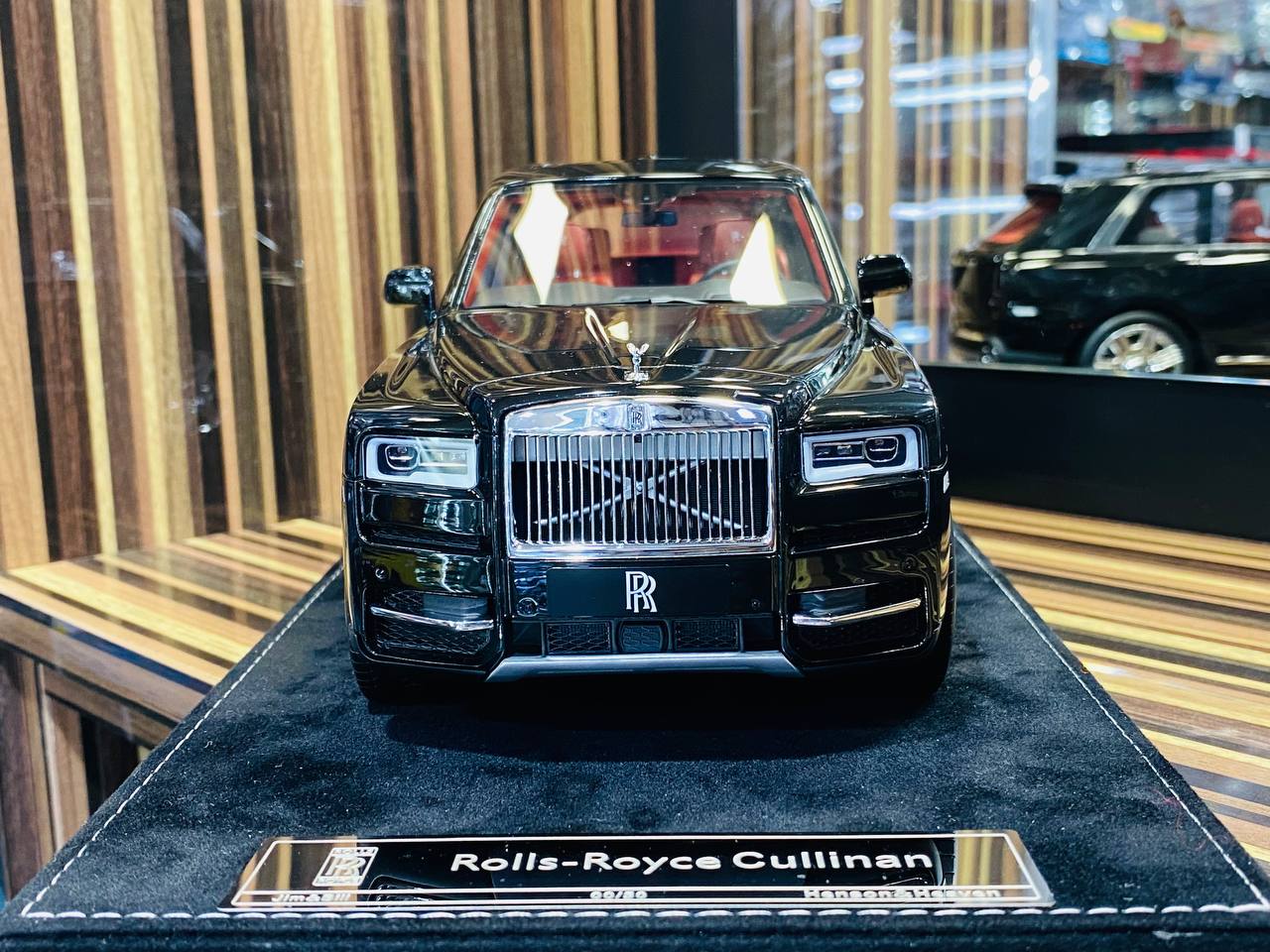 HH Rolls Royce Cullinan Resin Limited Edition  - Diamond Black | 1/18 Scale