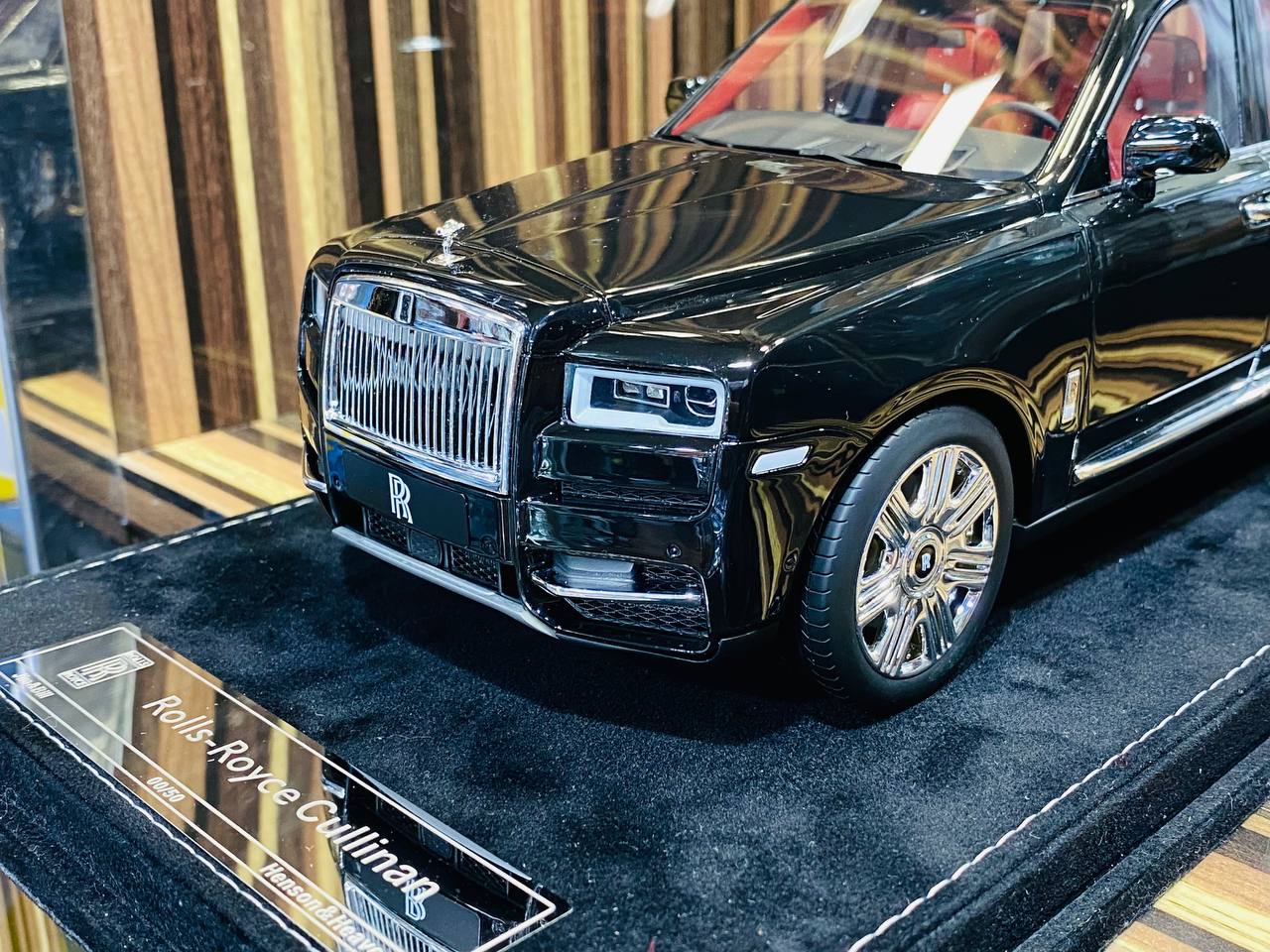 HH Rolls Royce Cullinan Resin Limited Edition  - Diamond Black | 1/18 Scale