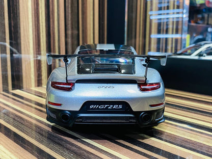 AutoArt Porsche 911 GT2 RS (991.2) Diecast Model - GT Silver | 1/18 Scale