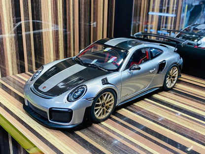 AutoArt Porsche 911 GT2 RS (991.2) Diecast Model - GT Silver | 1/18 Scale