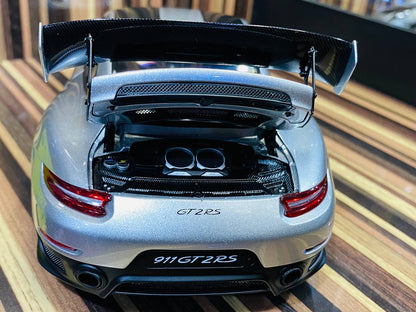 AutoArt Porsche 911 GT2 RS (991.2) Diecast Model - GT Silver | 1/18 Scale