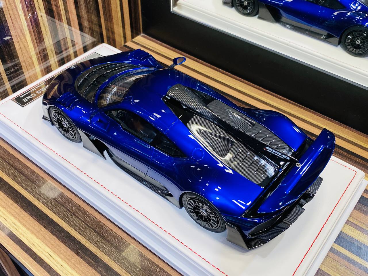 1/18 IVY MODELS Mercedes Benz AMG GT Black Series En Bleu 50 Pcs Base 1/18 IVY MODELS Mercedes Benz AMG GT Black Series En Bleu 50 Pcs Base