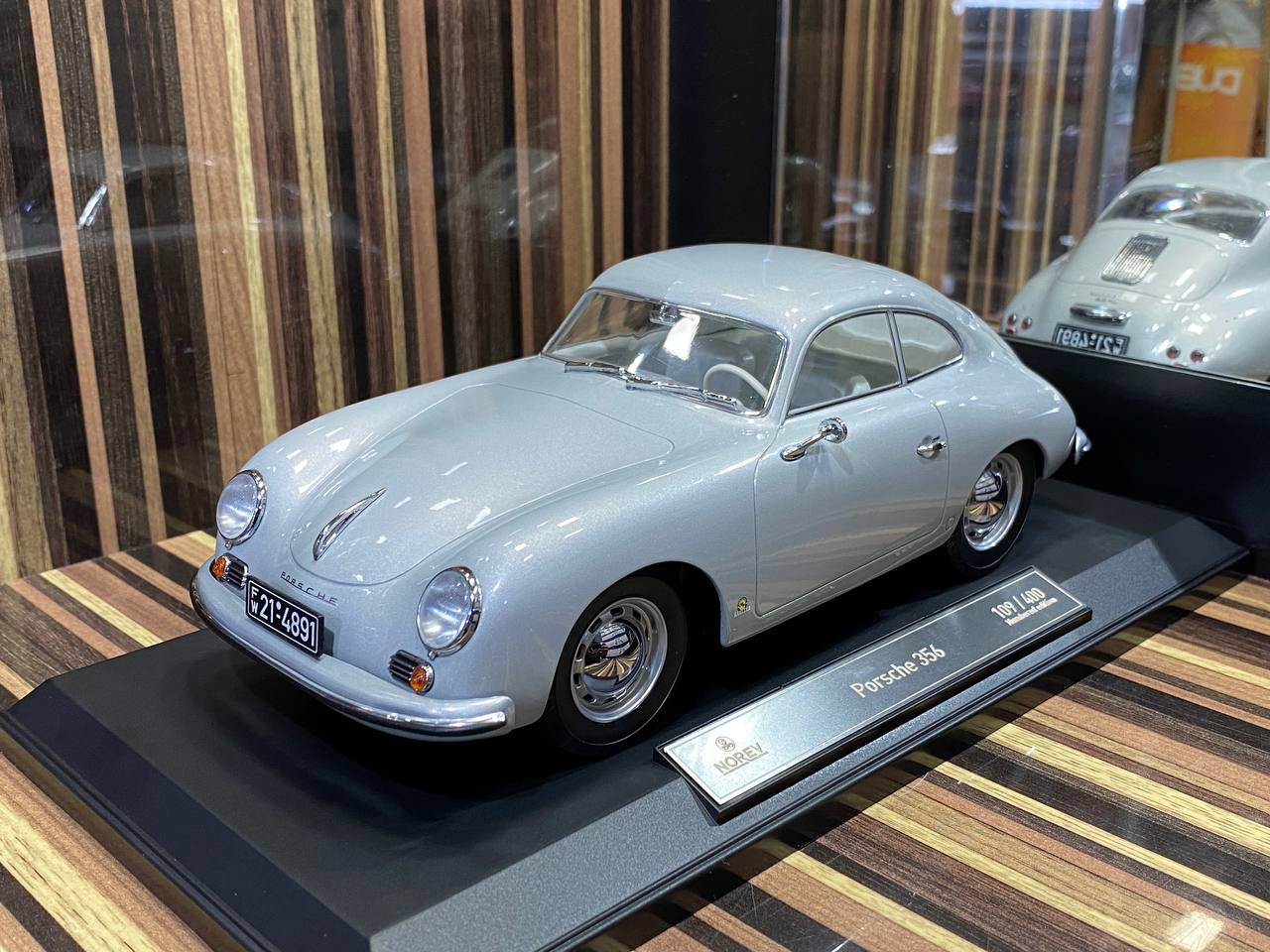 PORSCHE 356 Coupé 1954 Vert - 1:18 Norev 187453 - Hexos miniatures PORSCHE 356 Coupé 1954 Vert - 1:18 Norev 187453 - Hexos miniatures