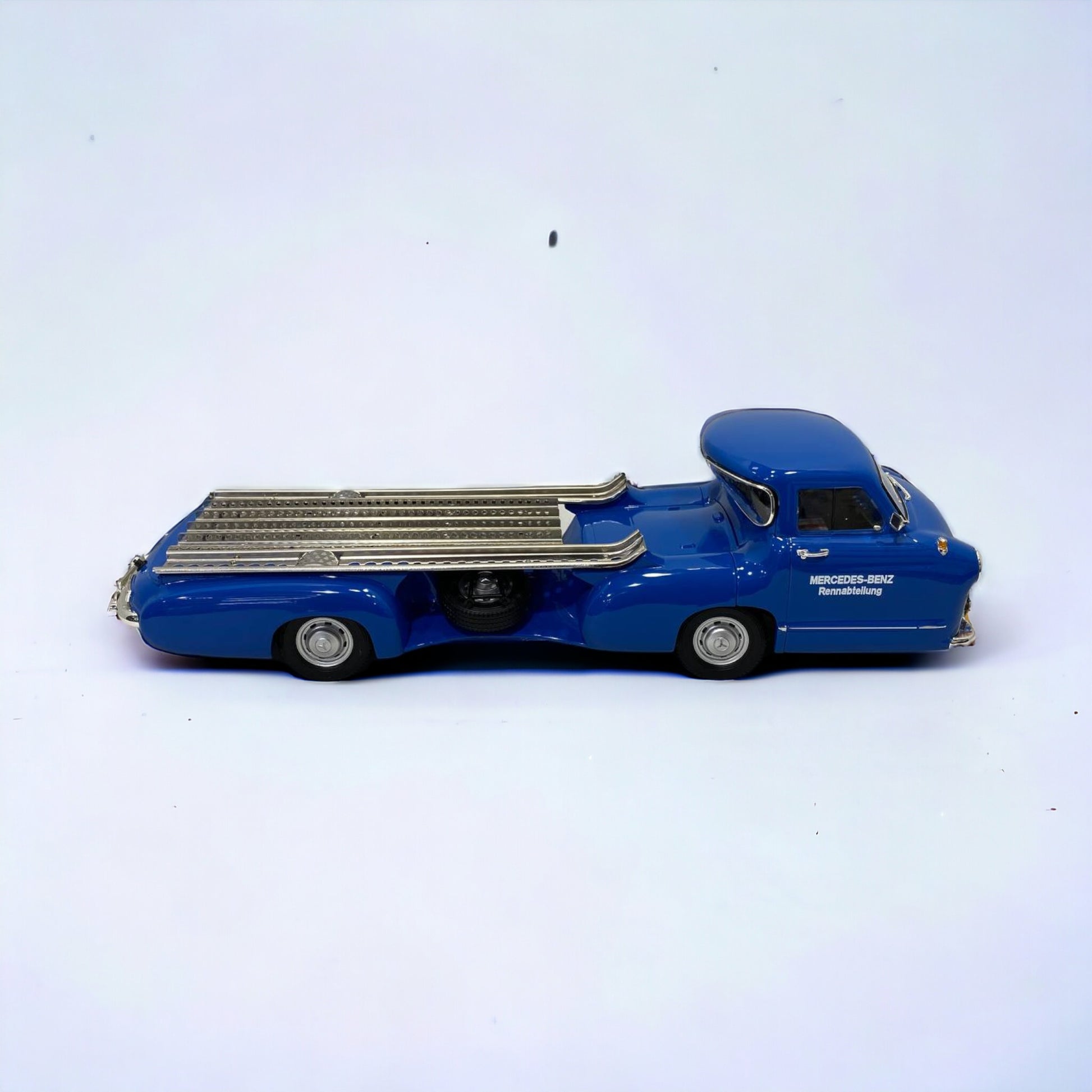1/18 Metal Diecast - Mercedes-Benz W21 Das Blaue Wunder Rennatransporter|Sold in Dturman.com Dubai UAE.