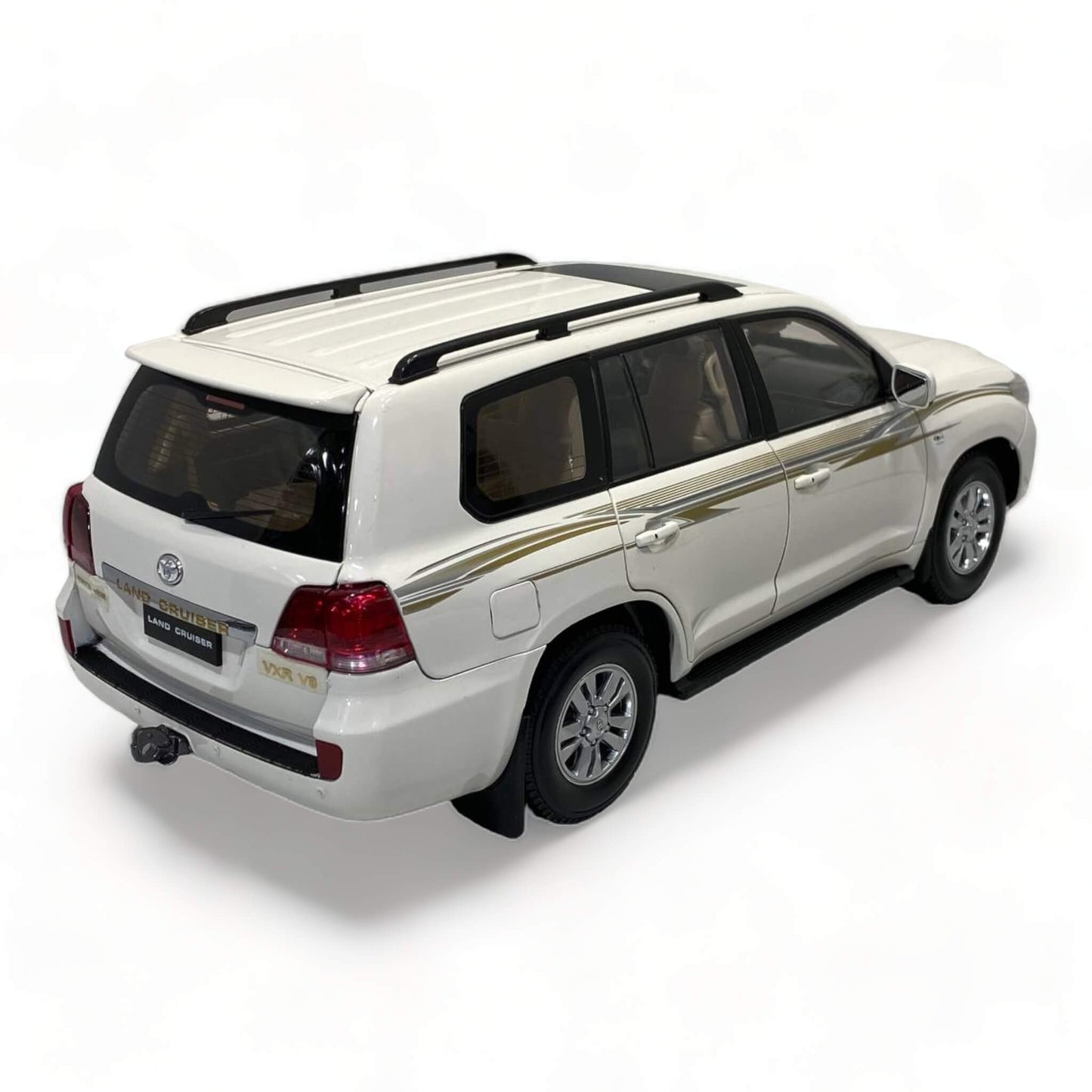 Toyota Land Cruiser LC200 Gold Grill White 2008 by FAW Toys