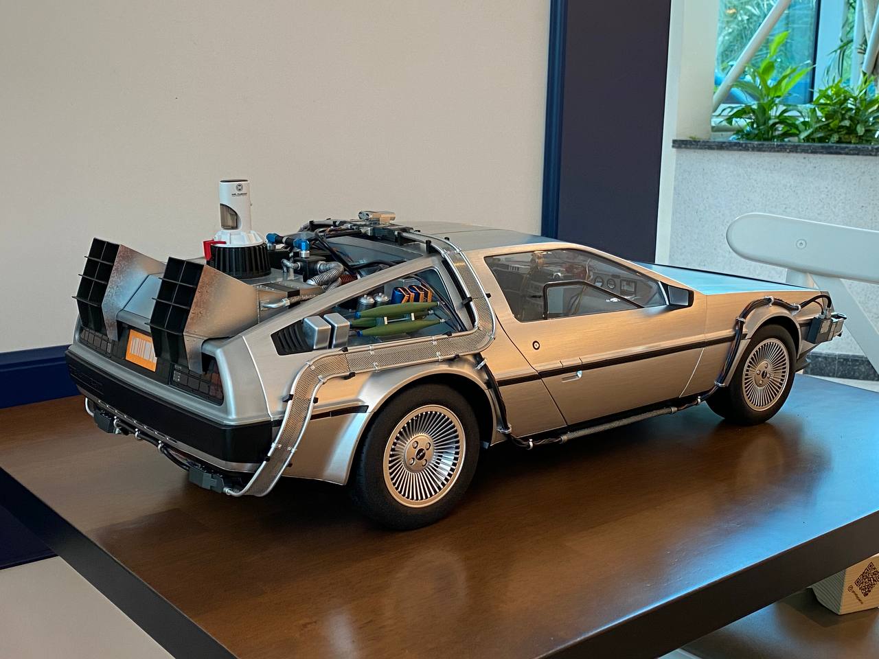 Hot Toys DMC DeLorean Time Mechine 1/6 ( Back to the future )|Sold in Dturman.com Dubai UAE.