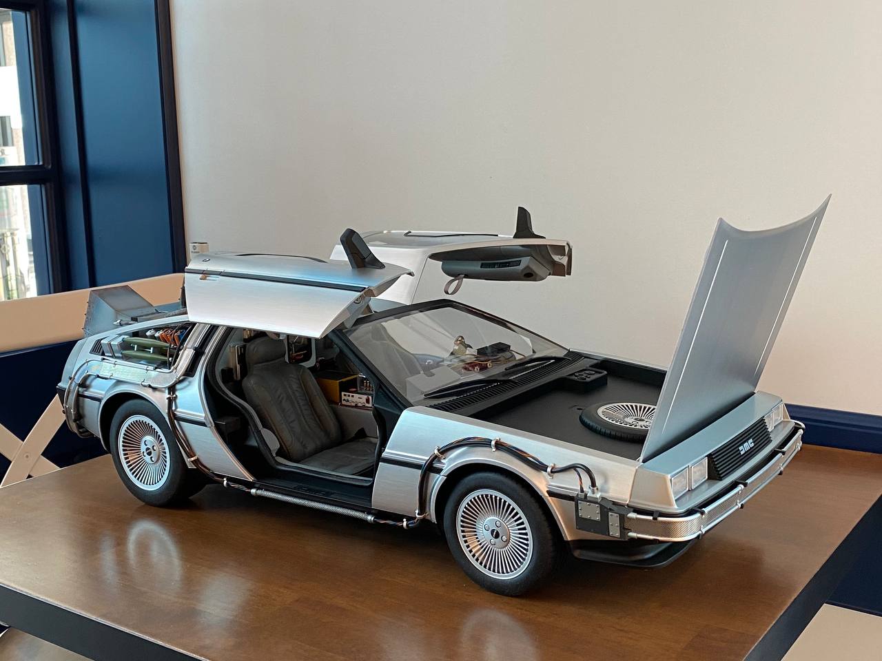 Hot Toys DMC DeLorean Time Mechine 1/6 ( Back to the future )|Sold in Dturman.com Dubai UAE.