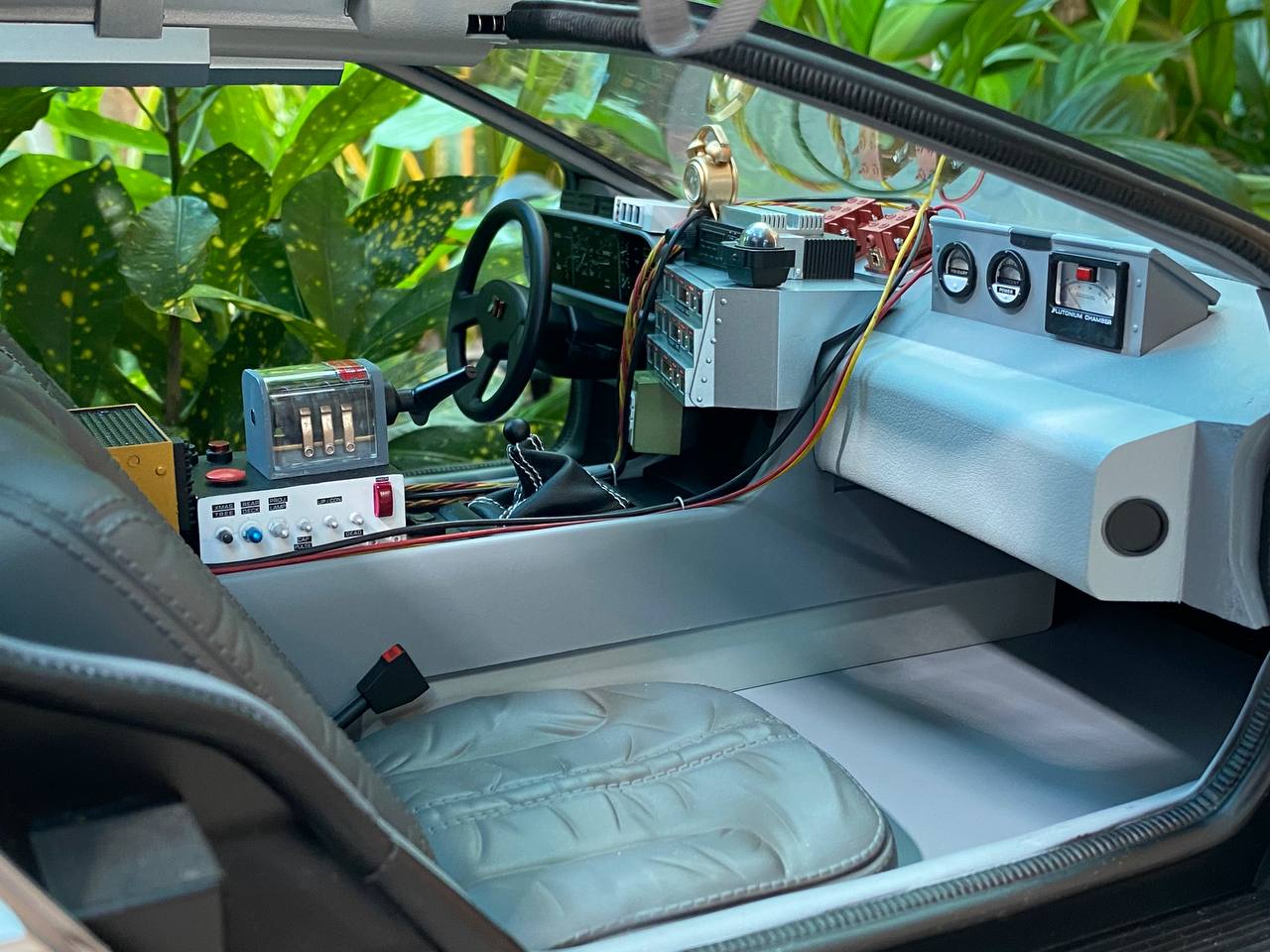 Hot Toys DMC DeLorean Time Mechine 1/6 ( Back to the future )|Sold in Dturman.com Dubai UAE.